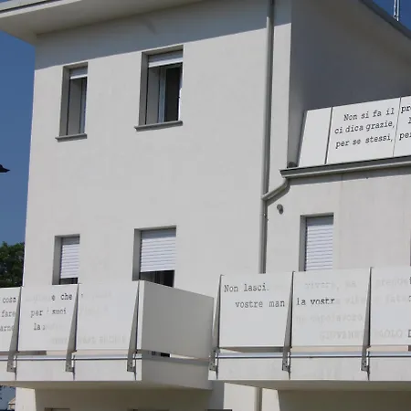 La Patria Dei Poeti Aparthotel